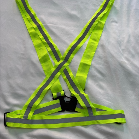 Reflective Safety Vest - Neon Yellow - Picture 2 of 3
